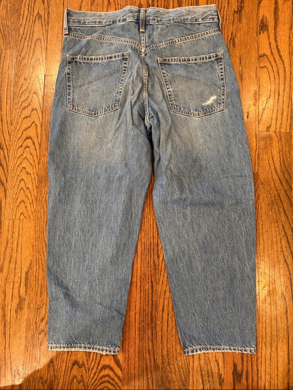 GAP Relaxed Fit Distressed Blue Jeans: Barrel Jean high rise 29 | 8s - Picture 4 of 4